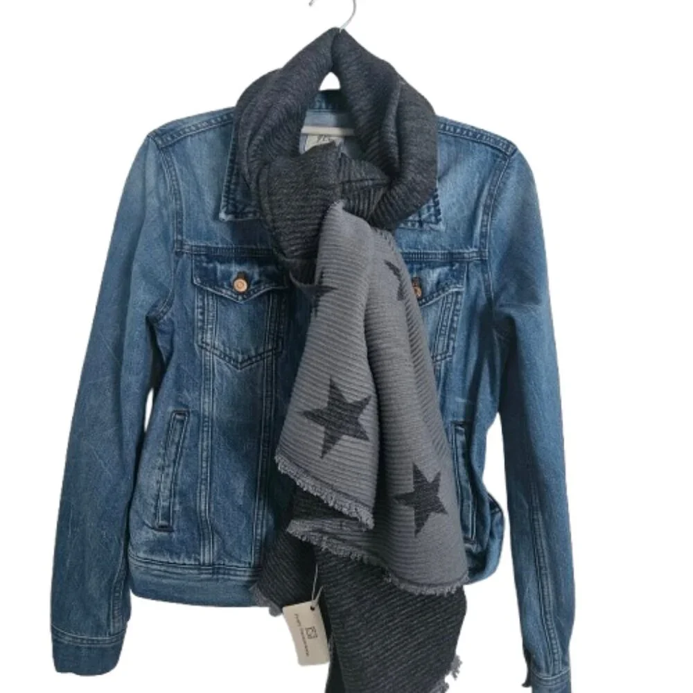 NWT Pretty Persuasions Reversible Gray Star Print Ripple Effect Scarf